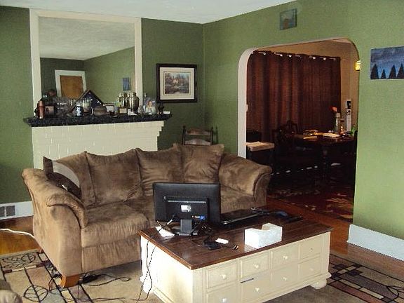 2nd image of 633 Linden Ave