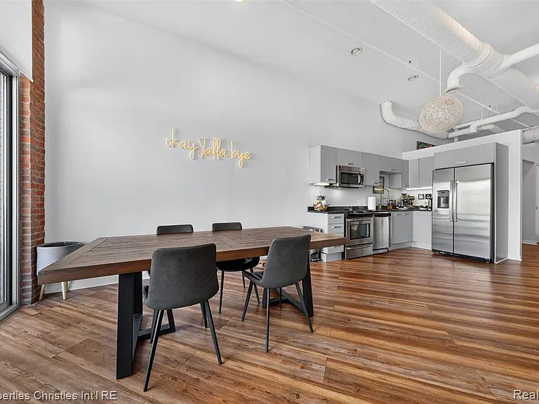 614 Troy St #105 — Photo 10