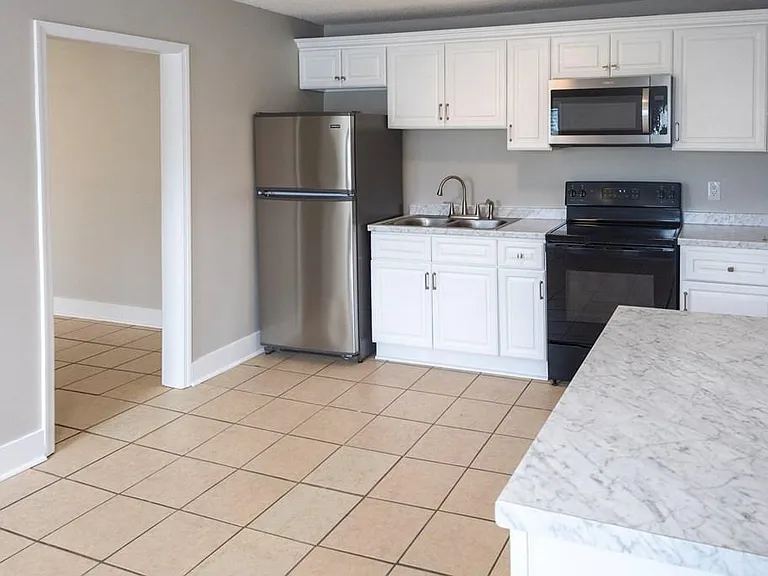 1501 E Washington Ave — Photo 3