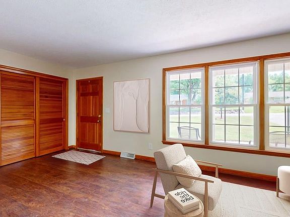 5th image of 213 Ethel Ct