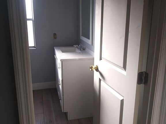 4th image of 121 Pickering Dr