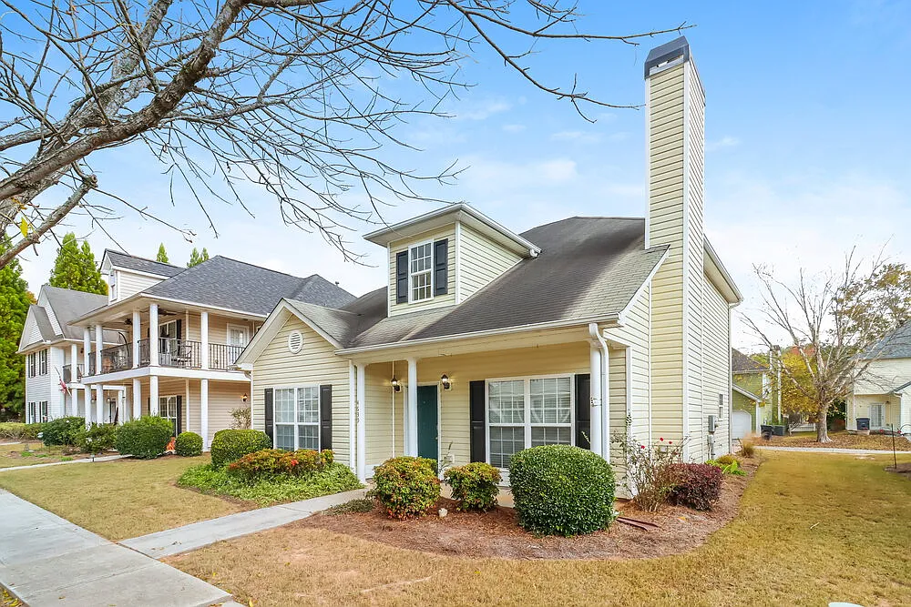 4 bed, 2.5 bath, 2034 sqft, $2,555 — Photo 4
