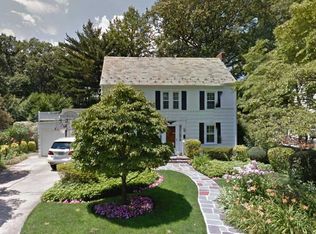 77 Eakins Rd, Manhasset, NY 11030