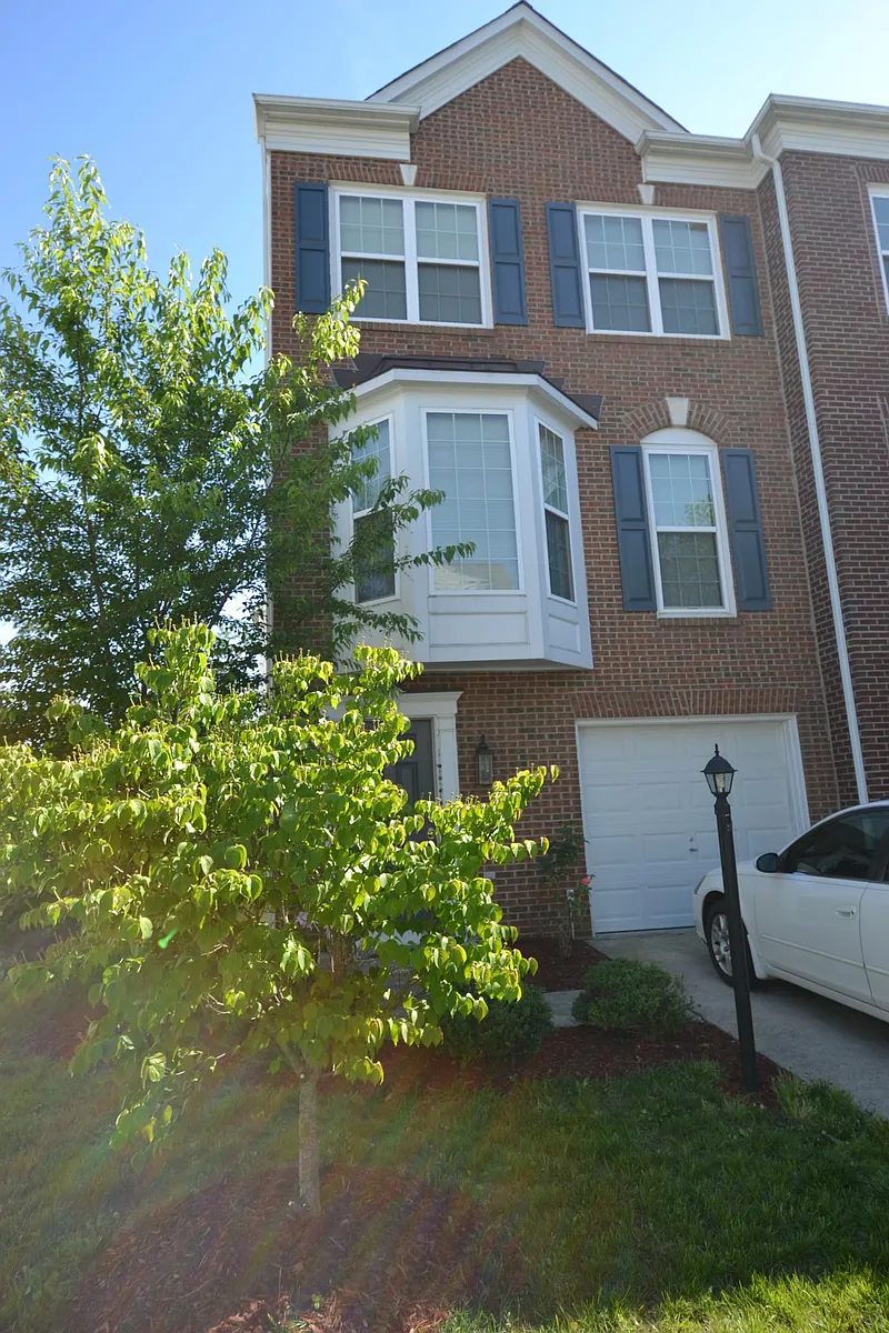 Building Photo - 8217 Singleleaf Ln