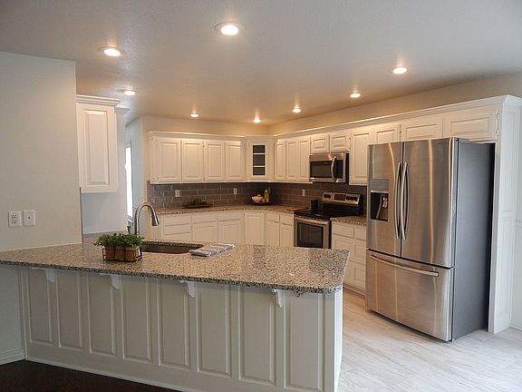 2nd image of 12 Damerham Ln