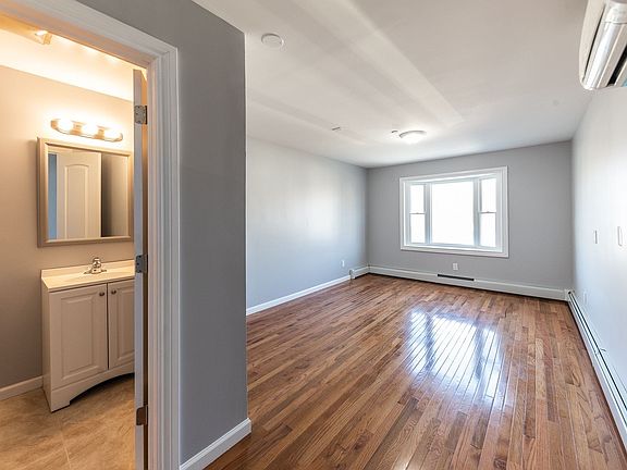 3rd image of 322 E Harrison St #1