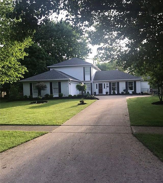 1st image of 3450 Parkview Dr