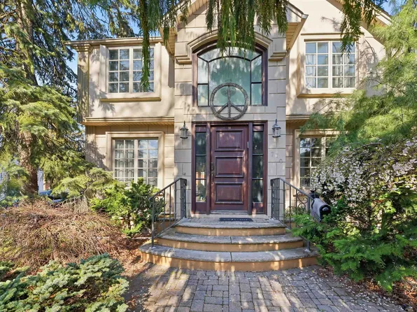 770 Hartwell St, Teaneck, NJ 07666