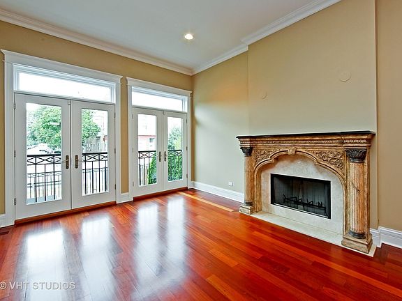 3rd image of 1661 W Wrightwood Ave