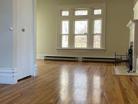 2nd image of 1357 N Franklin St APT 2