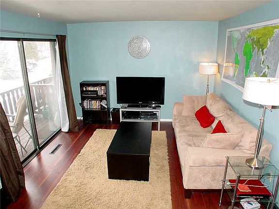 2nd image of 207 Thornberry Dr