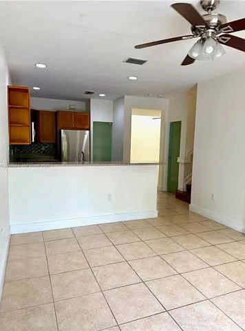 10747 NW 76th Ln — Photo 5