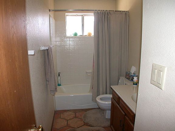 4th image of 6114 E Hannibal St