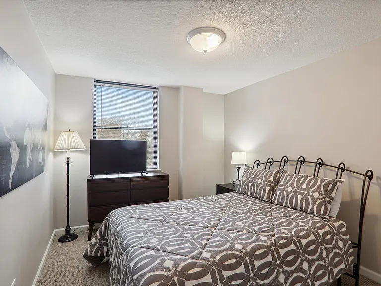 2965 Pharr Court South NW #704 — Photo 9