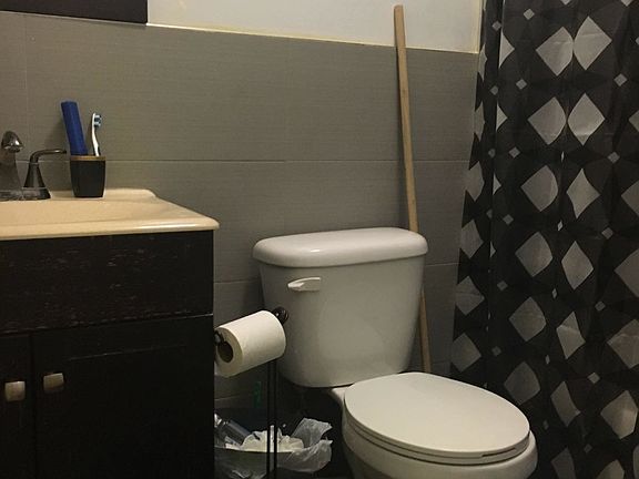 3rd image of 828 Halsey St #3H