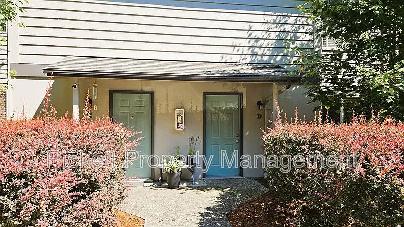 2 bed, 1.5 bath, 850 sqft, $1,695 — Photo 1