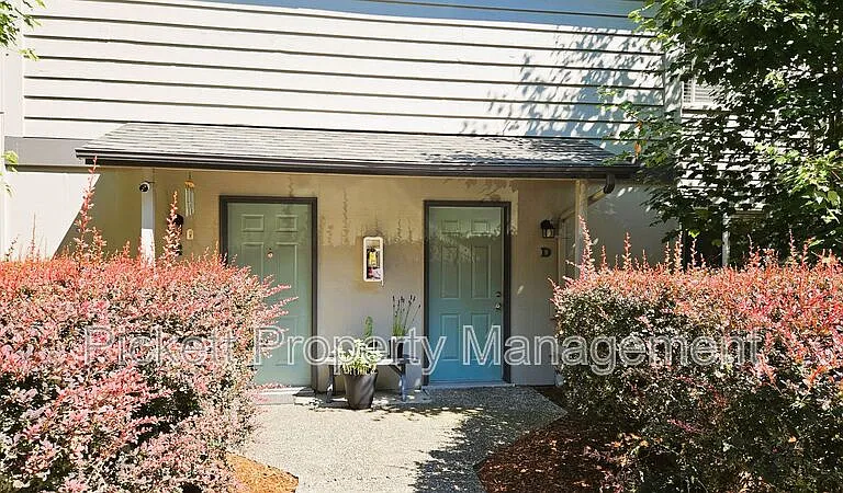 354 NW Edvard St #G — Photo 1