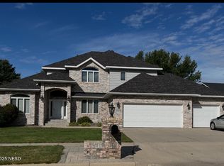 1117 17th St NE, Watertown, SD 57201