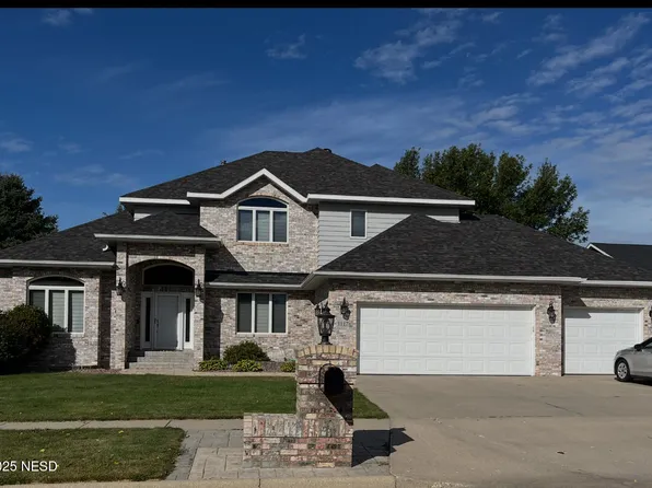 1117 17th St NE, Watertown, SD 57201