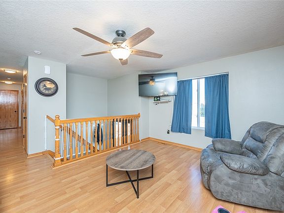 4th image of 213 NE Trent Ave