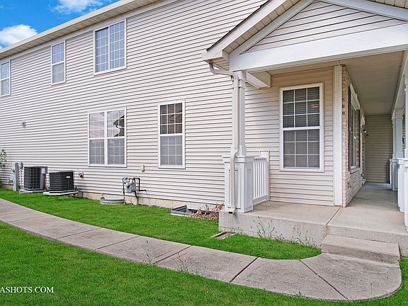 3rd image of 16422 Lewood Dr
