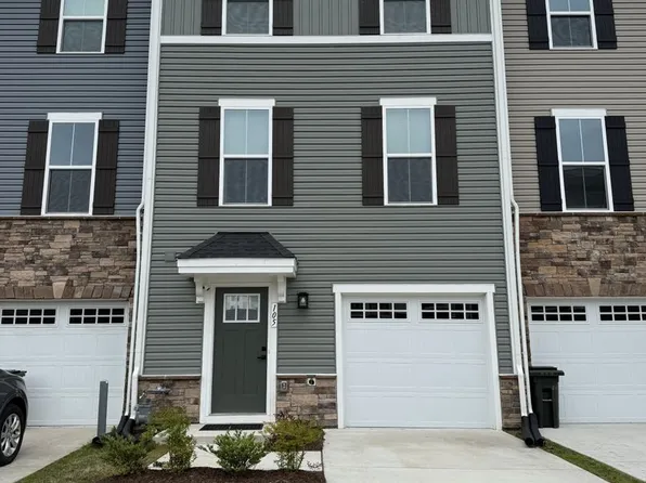 105 Big Woods Dr, Poquoson, VA 23662
