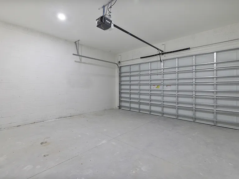 862 Charles Sise St E — Photo 6