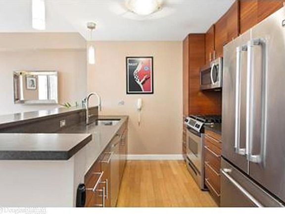 3rd image of 225-227 W 60th St #19B