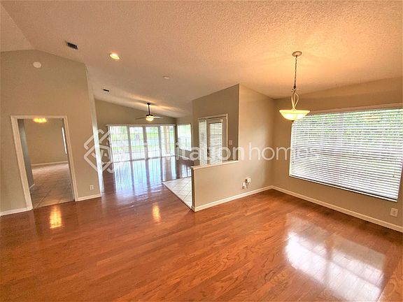 3rd image of 6189 Lansdowne Cir