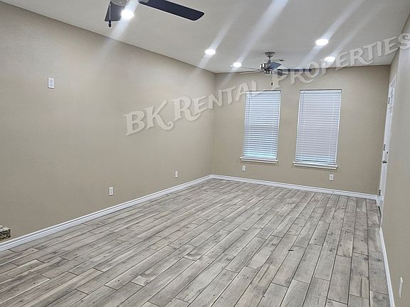 5th image of 745 Roosevelt Dr