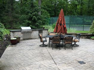 15 Fox Glen Rd, Moreland Hills, OH 44022