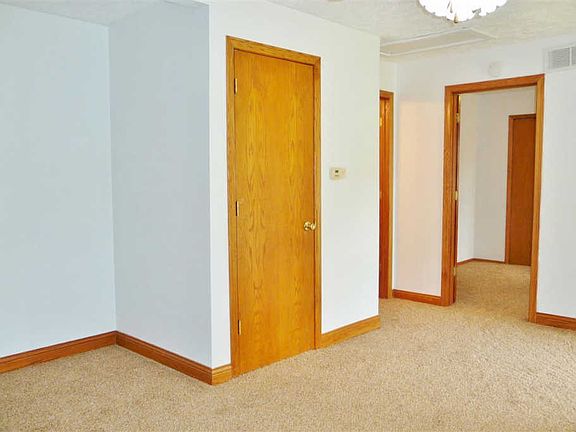 4th image of 830 Evans Ave