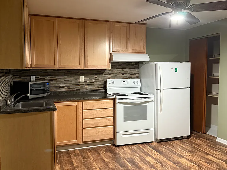 530 Greenfield Ave #1 — Photo 2