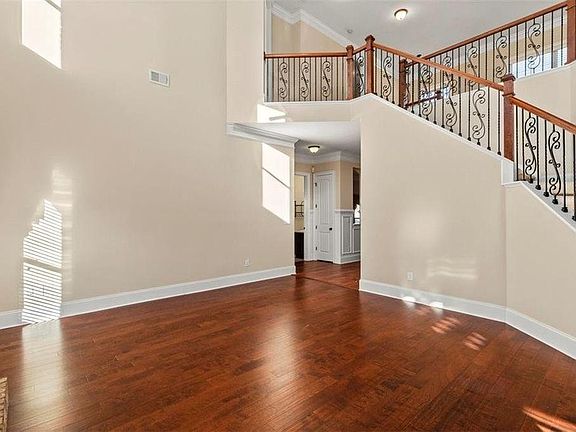5th image of 591 Heywood St