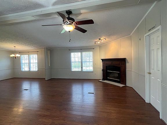2nd image of 210 Hazeleen Ave