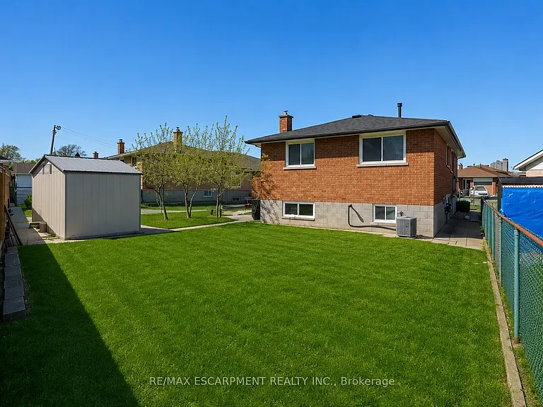 134 Marcella Cres #B — Photo 16