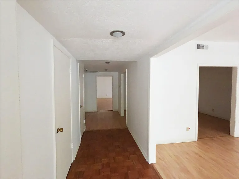 5231 Beechnut St — Photo 3