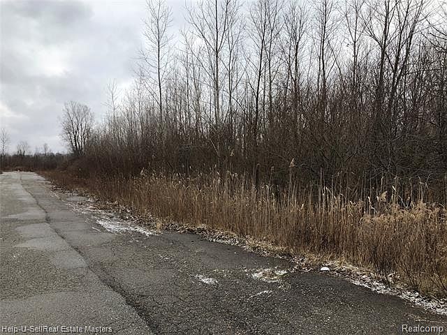 2nd image of 1005-300 Harris Rd