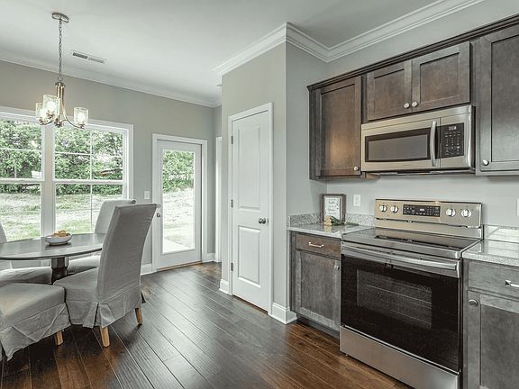 4th image of 152 Bellingham Dr NE