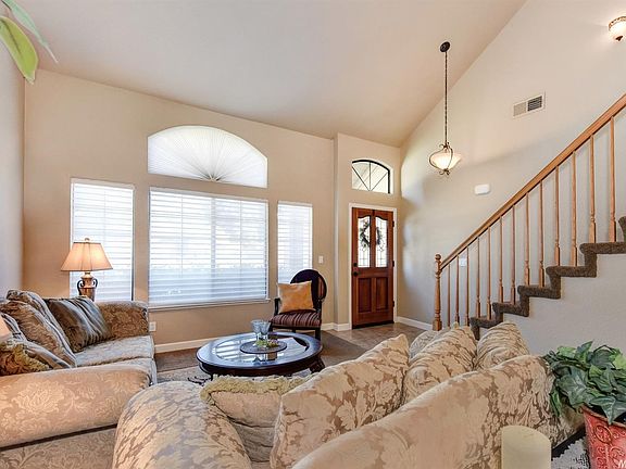 4th image of 104 Davis Ct