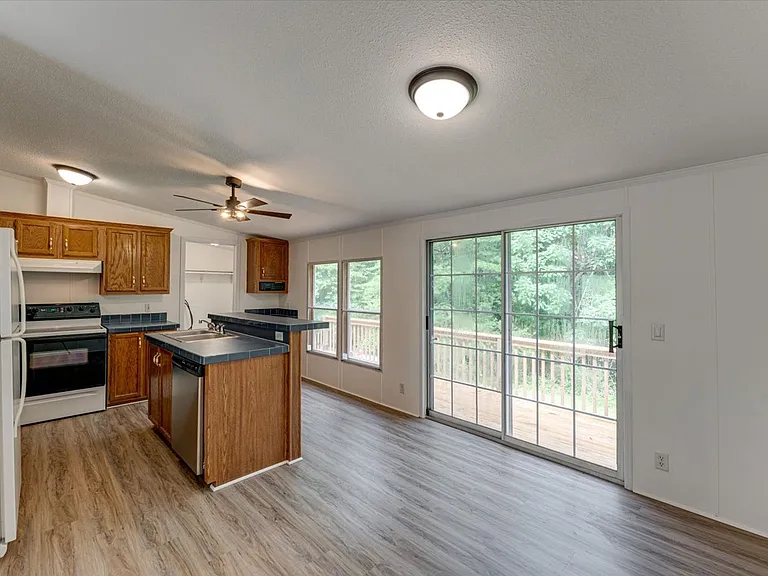 10708 Canyon Cir — Photo 11