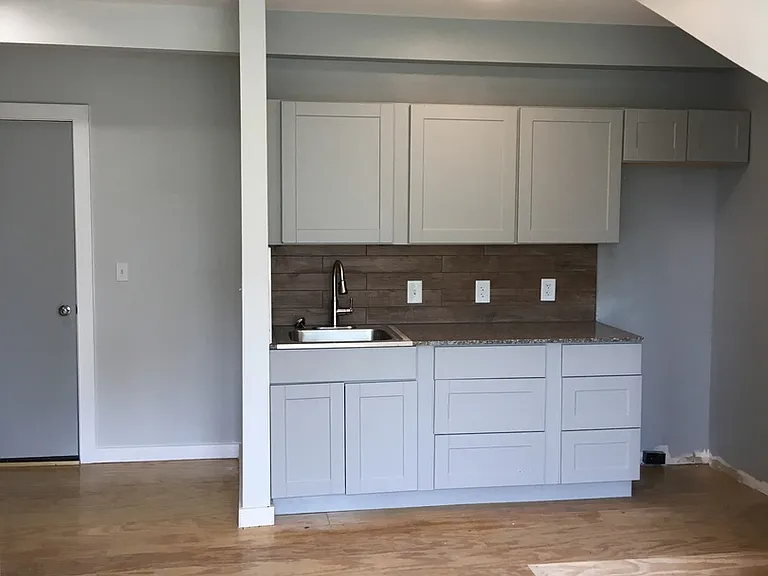7718 S Broadway #A — Photo 5