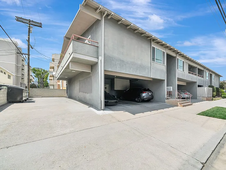 1751 Colby Ave #4 — Photo 35