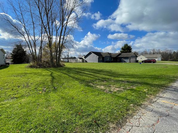 591 Twin Hills Dr, Watervliet, MI 49098