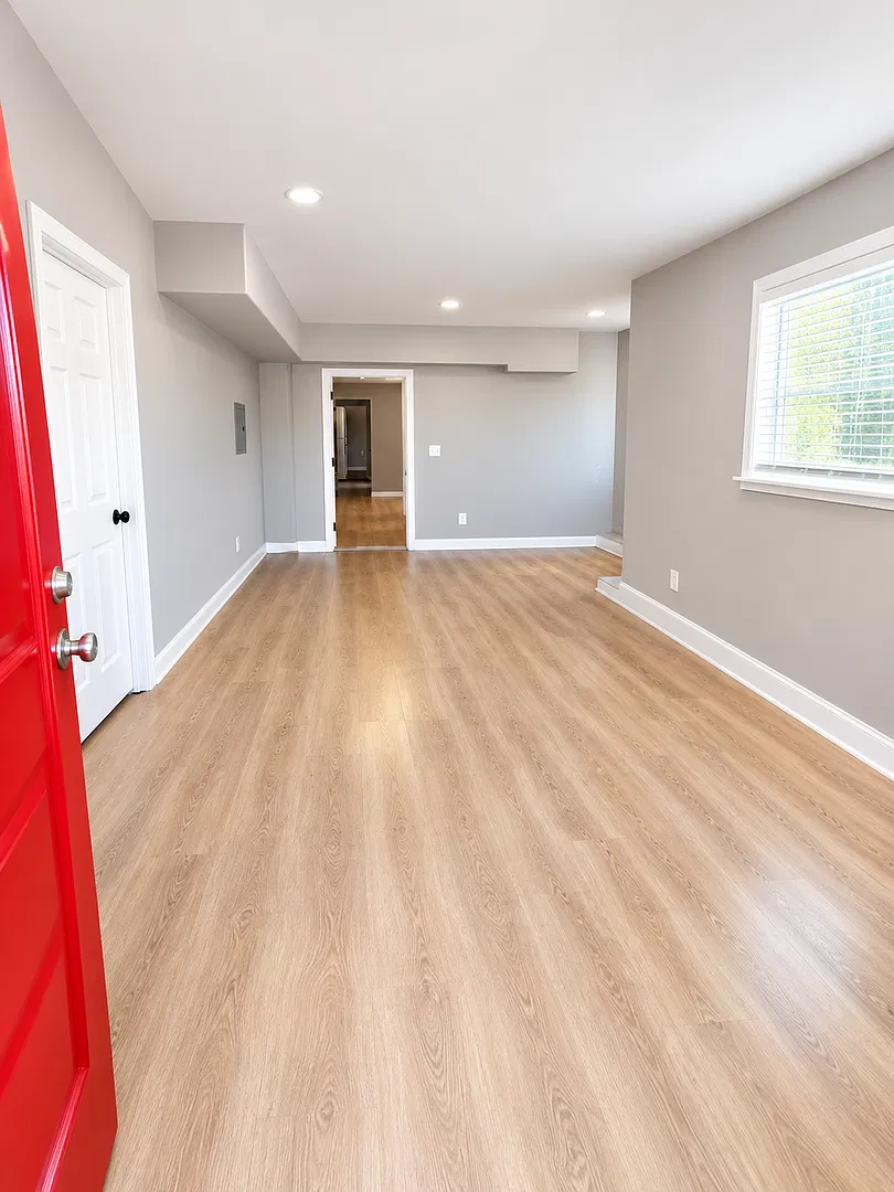 542 Lewis St — Photo 2
