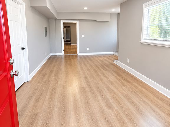 2nd image of 542 Lewis St