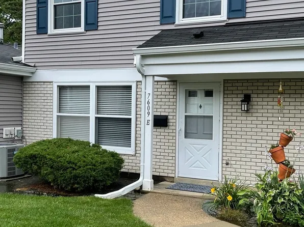 7609 Bristol Ln, Hanover Park, IL