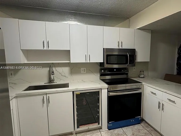 549 W 68th St #4 — Photo 6