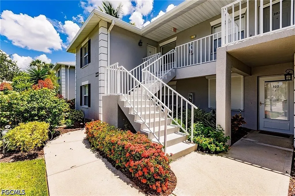 3 bed, 2.0 bath, 1093 sqft, $2,000 — Photo 3
