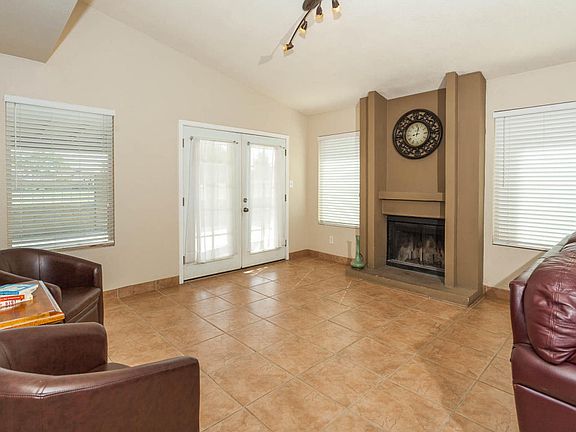 3rd image of 10004 W Sells Dr